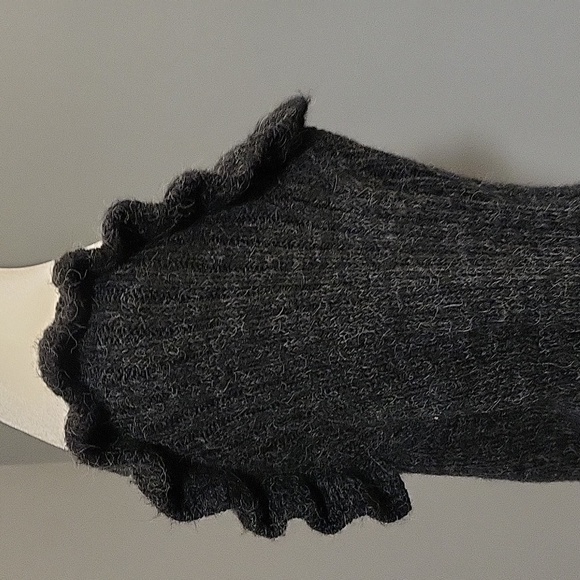 Topshop Soft Open Back Ruffle Detail Charcoal Gray Sweater - Size 4/6 - Picture 7 of 11